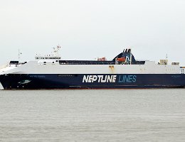 NEPTUNE DYNAMIS - 159m [IMO:9240976] Autotransporter (Vehicles Carrier) Aufnahme: 2018-03-29 Baujahr: 2002 | DWT: 6850t | Breite: 24m | Ladekapazität: 1800 CEU