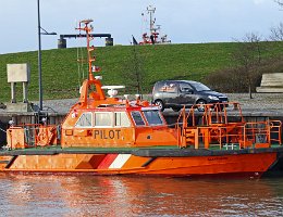 KLAASHAHN - 15m [KEINE IMO-NUMMER] Pilot Aufnahme: 2017-01-02 Breite: 4,40m | Tiefgang: 1,28m Maschinenleistung: 626 KW | Geschwindigkeit: 24,5 kn