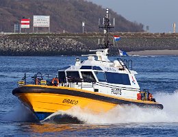DRACO - 23m [KEINE IMO-NUMMER] Pilot-Tender Aufnahme: 2017-03-16 Breite: 6,8m | Tiefgang: 1,2m Maschinenleistung: 1940 KW | Geschwindigkeit: 28,5 kn Baureihe: Aquila class