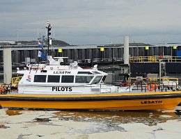LESATH - 23m [KEINE IMO-NUMMER] Pilot-Tender Aufnahme: 2016-04-28 Breite: 6,8m | Tiefgang: 1,2m Maschinenleistung: 1940 KW | Geschwindigkeit: 28,5 kn Baureihe: Lynx class