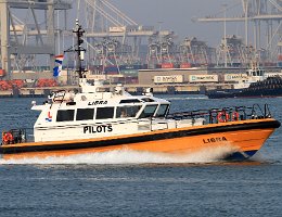 LIBRA PILOT - 23m [KEINE IMO-NUMMER] Pilot-Tender Aufnahme: 2015-07-04 Breite: 6,8m | Tiefgang: 1,2m Maschinenleistung: 1940 KW | Geschwindigkeit: 28,5 kn Baureihe: Lynx class