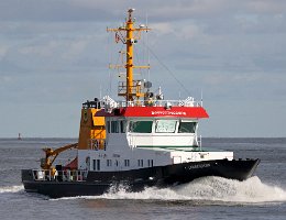 GRIMMERSHÖRN - 38m [IMO:9586174] Behördenschiff / Seevermessung Neuaufnahme: 2020-08-25 (2018-07-04 | 2015-07-14) Baujahr: 2009 | Breite: 10m | Tiefgang: 3,1m Maschinenleistung:...