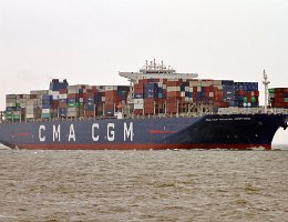 CMA CGM AMERIGO VESPUCCI - 366m [IMO:9454395] Containerschiff (Container Ship) Aufnahme: 2018-03-28 Baujahr: 2010 | DWT: 161171t | Breite: 51m | Tiefgang: 15,5m | Ladekapazität: 13830 TEU...