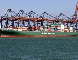 EVER LIFTING - 335m [IMO:9629122] Containerschiff (Container ship) Aufnahme: 2020-03-12 Baujahr: 2015 | DWT: 104620t | Breite: 45m | Tiefgang: 14,2m | Ladekapazität: 8488 TEU...