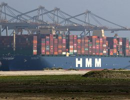 HMM DUBLIN - 400m [IMO:9863314] Containerschiff (Container ship) Aufnahme: 2020-07-18 Baujahr: 2020 | DWT: 200000t | Breite: 61m | Tiefgang: 16,5m | Ladekapazität: 23964 TEU...