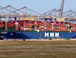 HMM SOUTHAMPTON - 400m [IMO:9868340] Containerschiff (Container ship) Aufnahme: 2020-09-18 Baujahr: 2020 | DWT: 200000t | Breite: 61m | Tiefgang: 16,5m | Ladekapazität: 23964 TEU...