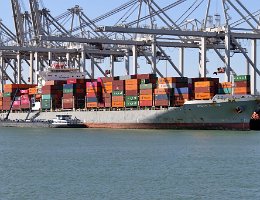 BREVIK BRIDGE - 270m [IMO:9492696] Containerschiff (Container ship) Aufnahme: 2019-04-10 Baujahr: 2011 | DWT: 58200t | Breite: 35m | Tiefgang: 13,0m | Ladekapazität: 4520 TEU...