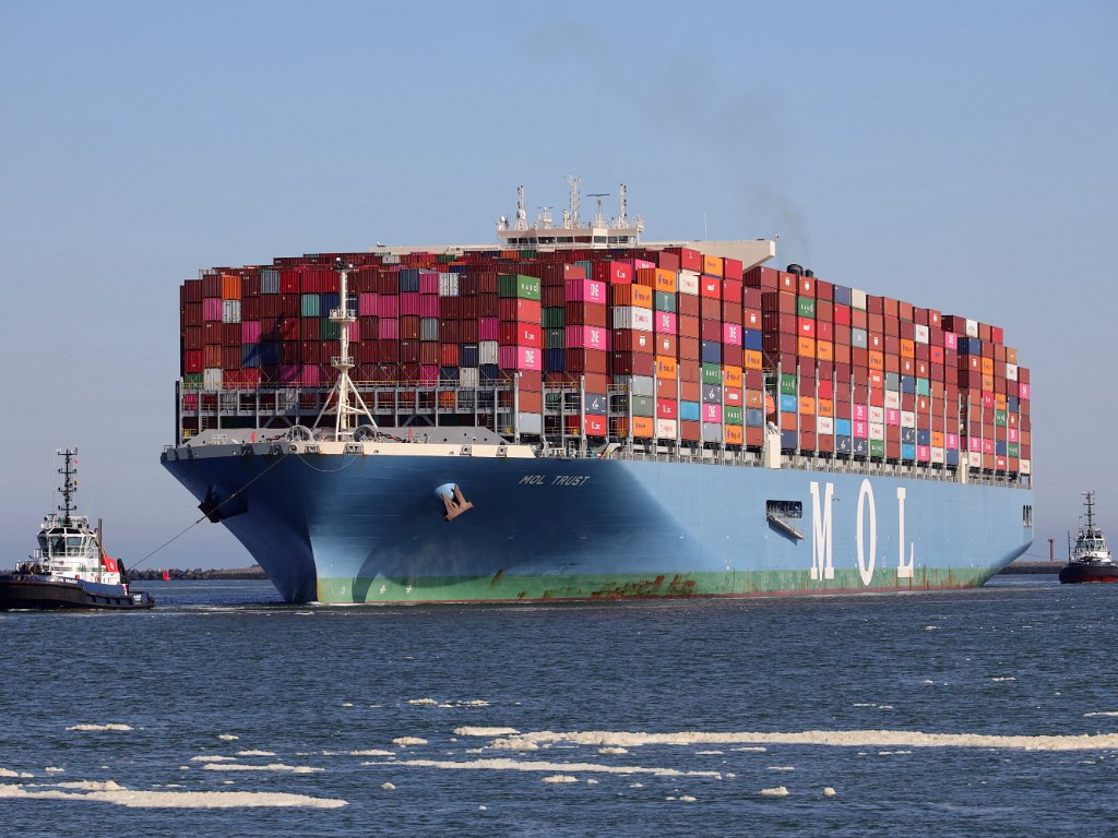 Groß-Containerschiffe - MOL