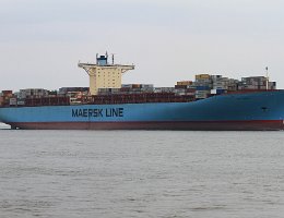 EBBA MAERSK - 398m [IMO:9321524] Containerschiff (Container ship) Aufnahme: 2015-07-12 Baujahr: 2006 | DWT: 156907t | Breite: 57m | Tiefgang: 16m | Ladekapazität: 15500 TEU...