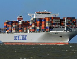 NYK HELIOS - 366m (ex) [IMO:9622588] Containerschiff (Container ship) Aufnahme: 2014-04-15 Neuer Name: OOCL POLAND Baujahr: 2013 | DWT: 144342t | Breite: 48m | Tiefgang: 15,5m |...