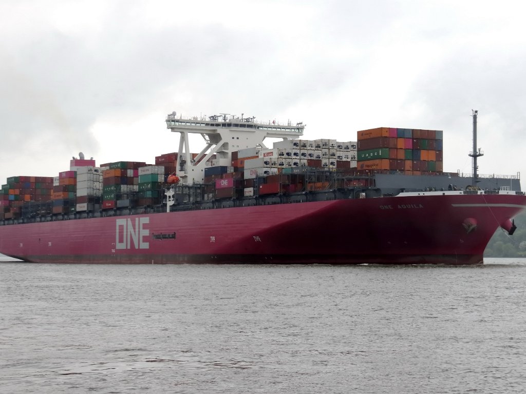 Groß-Containerschiffe - ONE