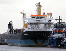 BLUE GIANT - 180m [IMO:9400485] Dockschiff/ Schwerlastschiff Aufnahme: 2017-12-27 Baujahr: 2008 | DWT: 6763t | Breite: 26m | Tiefgang: 6,60m | Tiefgang (abgesenkt): 11,0m...