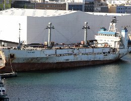 BLUE BIRD - 109m [IMO:8205319] Kühlschiff (Reefer) Ex- Name: COOL ASTER Aufnahme: 2018-01-20 Baujahr: 1984 | DWT: 5250t | Breite: 16m Maschinenleistung: 5500 KW
