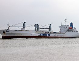 ESMERALDA - 152m (ex) [IMO:9181170] Kühlschiff (Reefer) Neuer Name: INVINCIBLE Aufnahme: 2018-03-29 Baujahr: 1999 | DWT: 10358t | Breite: 23m | Tiefgang: max. 8,7m Maschinenleistung:...