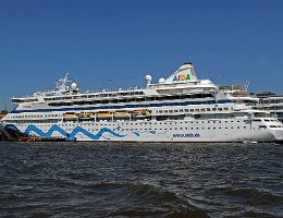 AIDAaura - 203m [IMO:9221566] Kreuzfahrtschiff (Cruise Ship) Aufnahme: 2016-05-07 Baujahr: 2003 | DWT: 4157t | Breite: 28,1m | Tiefgang: max. 6,2m | Passagiere: 1582...