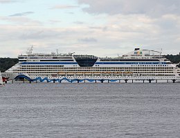 AIDAluna - 252m [IMO:9334868] Kreuzfahrtschiff (Cruise Ship) Aufnahme: 2016-08-06 Baujahr: 2009 | DWT: 8654t | Breite: 32,2m | Tiefgang: max. 7,3m | Passagiere: 2030...
