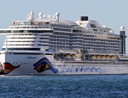 AIDAprima - 300m [IMO:9636955] Kreuzfahrtschiff (Cruise Ship) Hyperion-Klasse Neuaufnahme: 2018-01-22 Baujahr: 2016 | DWT: 9200t | Breite: 37,60m | Tiefgang: max. 8,25m |...