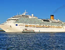 COSTA FAVOLOSA - 289m [IMO:9479852] Kreuzfahrtschiff (Cruise Ship) Aufnahme: 2015-06-05 Baujahr: 2011 | DWT: 10000t | Breite: 42m | Tiefgang: max. 8,3m | Passagiere: 3780...