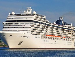 MSC POESIA - 294m [IMO:9387073] Kreuzfahrtschiff (Cruise Ship) Aufnahme: 2019-06-01 Baujahr: 2008 | DWT: 10561t | Breite: 32,20m | Tiefgang: max. 7,85m | Passagiere: 3013...