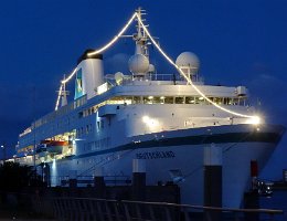 DEUTSCHLAND - 175m (ex) [IMO:9141807] Kreuzfahrtschiff (Cruise Ship) Neuer Name: WORLD ODYSSEY Aufnahme: 2019-05-11 Baujahr: 1998 | DWT: 3368t | Breite: 23m | Passagiere: 520