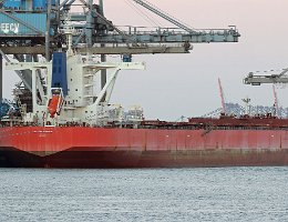 AM PORT CARTIER - 292m [IMO:9546801] Massengutfrachter (Bulk Carrier) Aufnahme: 2015-12-09 Baujahr: 2013 | DWT: 180715t | Breite: 45m | Tiefgang: 18,25m