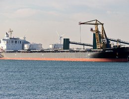 AFROESSA - 225m [IMO:9666522] Massengutfrachter (Bulk Carrier) Aufnahme: 2019-04-10 Baujahr: 2014 | DWT: 78175t | Breite: 32m