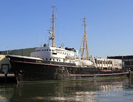 ELBE - 58m [IMO:5100427] Museumsschiff/ Hochseeschlepper Aufnahme: 2015-05-24 Baujahr: 1959 | DWT: 271t | Breite: 11,22m | Tiefgang: max. 4,45m Maschinenleistung: 2530 KW...