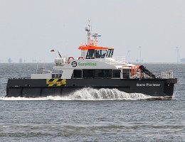 SURE PARTNER - 20m [KEINE IMO-NR.] Crew Boat Aufnahme: 2014-08-05 Baujahr: 2012 | Breite: 7,5m | Tiefgang: 1,8m Maschinenleistung: 1440 KW | Geschwindigkeit: 25 kn