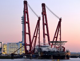 GULLIVER - 108m [IMO:9774094] Schwimmkran (Crane Ship) Aufnahme: 2018-02-23 Baujahr: 2017 | DWT: 11420t | Breite: 49m | Tiefgang: 4,9m Maschinenleistung: 6450 KW Kran: 4000t