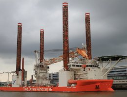 BRAVE TERN - 132m [IMO:9583782] Offshore-Windkraftanlagen-Errichterschiff Aufnahme: 2015-07-13 Baujahr: 2012 | DWT: 9033t | Breite: 39m | Tiefgang: 5,80m Geschwindigkeit: 12,0 kn...