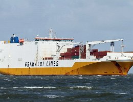 GRANDE ANGOLA - 210m [IMO:9343156] Ro-Ro/ ConRo- Schiff (Ro-Ro cargo) Aufnahme: 2014-04-14 Baujahr: 2008 | DWT: 26881t | Breite: 32m | Ladekapazität: 800 TEU / 2500 CEU...
