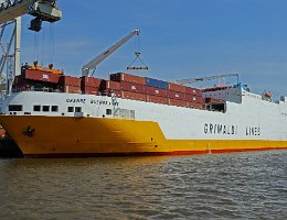 GRANDE BUENOS AIRES - 214m [IMO:9253210] Ro-Ro/ ConRo- Schiff (Ro-Ro cargo) Aufnahme: 2016-05-06 Baujahr: 2004 | DWT: 26169t | Breite: 32m | Ladekapazität: 800 TEU / 2500 CEU...