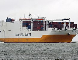 GRANDE COTONOU - 236m [IMO:9672105] Ro-Ro/ ConRo- Schiff (Ro-Ro cargo) Aufnahme: 2017-04-12 Baujahr: 2015 | DWT: 31340t | Breite: 36m | Ladekapazität: 1800 TEU / 5700 Spurmeter...