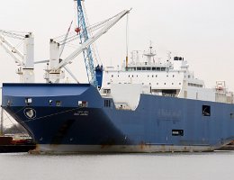 Bahri JAZAN - 220m [IMO:9620970] Ro-Ro Schiff (Ro-Ro cargo) Aufnahme: 2018-03-27 Baujahr: 2013 | DWT: 25901t | Breite: 32m | Tiefgang: 9,5m | Ladekapazität: 702 TEU Lademeter:...