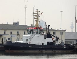 BUGSIER 7 - 32m [IMO:9693252] Hafenschlepper (Tug) Neuaufnahme: 2021-05-01 (2016-05-05) Baujahr: 2014 | Bollard pull: 72t | Breite: 11,3m | Tiefgang: 6,20m Maschinenleistung:...