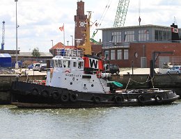 TAUCHER o. WULF 8 - 23m [KEINE IMO-NR.] Hafenschlepper (Tug) Aufnahme: 2015-07-10 Baujahr: 1970 | Bollard pull: 17t | Breite: 7m | Tiefgang: 2,90m Maschinenleistung: 1043 KW