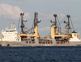 ANNEGRET - 152m [IMO:9147710] Schwerlastschiff (Heavy Load Vessel) Aufnahme: 2014-08-05 Baujahr: 2000 | DWT: 9359t | Breite: 20m | Tiefgang: 7,80m | Kräne: 2 x 320t, 1 x 200t...