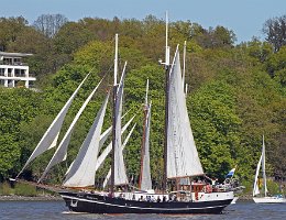 ABEL TASMAN - 38m [KEINE IMO-NUMMER] Segelschiff (sailing ship) Zweimaster Aufnahme: 2016-05-05 Baujahr: 1913 | Breite: 6,60m | Tiefgang: 2,50m Segelfläche: 450 m² | Hilfsmotor:...