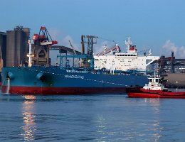 ADVANTAGE AVENUE - 249m [IMO:9419450] Rohöltanker (Crude Oil Tanker) Aufnahme: 2018-02-07 Baujahr: 2010 | DWT: 115785t | Breite: 43,00m | Tiefgang: 14,0m Maschinenleistung: 13735 KW