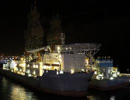 [Nachtaufnahme] ENSCO DS-3 Die Bohrschiff ENSCO DS-3 in Santa Cruz de Tenerife