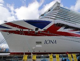 [Schiffe Spezial] IONA (5) Das neue Kreuzfahrtschiff IONA am 01.03.2020 vor der Meyer Werft in Papenburg.