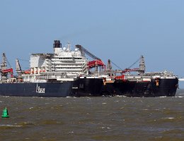 [Schiffe Spezial] PIONEERING SPIRIT (1) Das größte Schiff der Welt läuft am 12.03.2020 in den Hafen von Rotterdam ein.