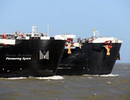 [Schiffe Spezial] PIONEERING SPIRIT (2) Das größte Schiff der Welt läuft am 12.03.2020 in den Hafen von Rotterdam ein.