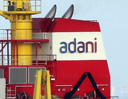 Adani Group Adani Group indische Reederei mit Sitz in Ahmedabad seit: 1988 Foto: SHANTI SAGAR 18 [IMO:9802463]