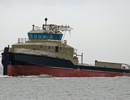 im_bau_0005 Die im Bau befindliche LINGESTROOM passiert, geschleppt vom Schlepper IKAR, Cuxhaven.