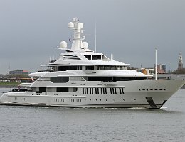 INFINITY - 89m [IMO:1012177] Yacht Aufnahme: 2016-04-28 Baujahr: 2014 | Breite: 14,2m | Tiefgang: 4,5m Maschinenleistung: 7200 KW | Geschwindigkeit: 18,5 kn