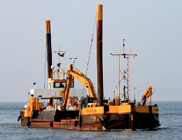 BERGHAUS - 49m [KEINE IMO-NUMMER] Arbeitsschiff / Steinstürzer Aufnahme: 2015-10-04 Baujahr: 1940 | Breite: 11,00m | Tiefgang: 1,20m