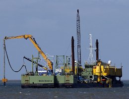 BoDo Installer - 82m [IMO:8121434] Arbeitsplattform (Pontoon) Aufnahme: 2018-07-06 Baujahr: 1982 | DWT: 2359t | Breite: 22m